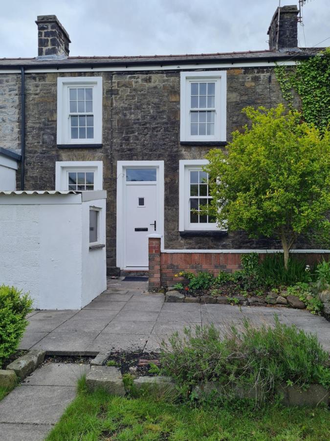 Picturesque 2 Bedroom Miners Cottage Near Bike Park Wales & Brecon Beacons マーサー・ティドビル エクステリア 写真