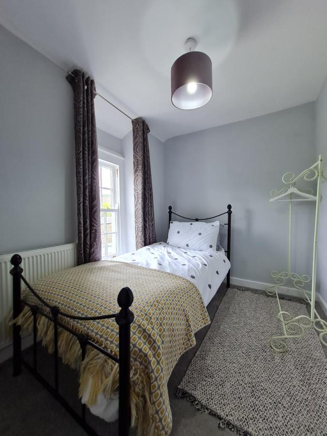 Picturesque 2 Bedroom Miners Cottage Near Bike Park Wales & Brecon Beacons マーサー・ティドビル エクステリア 写真