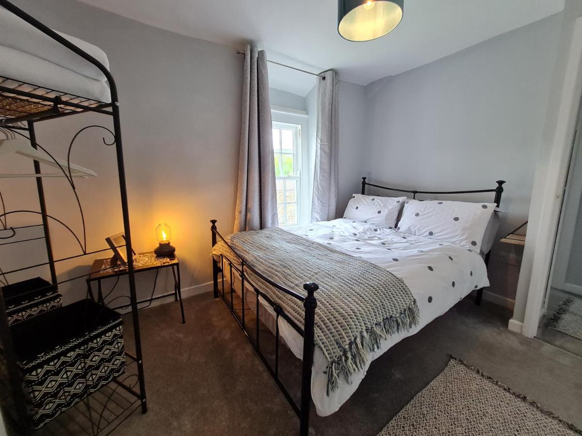 Picturesque 2 Bedroom Miners Cottage Near Bike Park Wales & Brecon Beacons マーサー・ティドビル エクステリア 写真