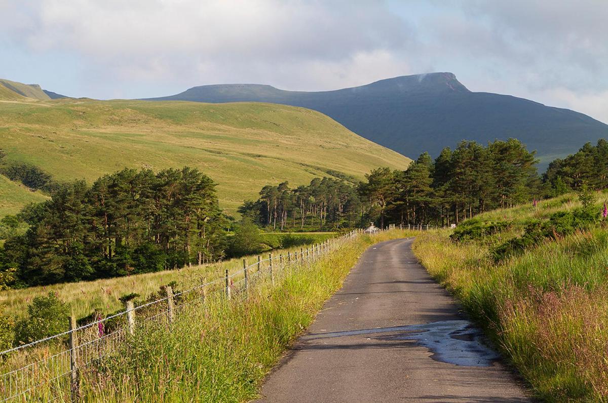 Picturesque 2 Bedroom Miners Cottage Near Bike Park Wales & Brecon Beacons マーサー・ティドビル エクステリア 写真